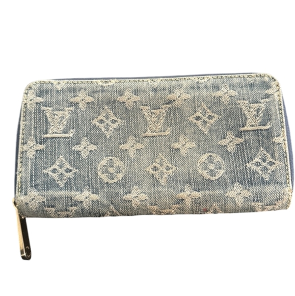 Handbags - Louis Vuitton Light Blue Denim Zippy Wallet